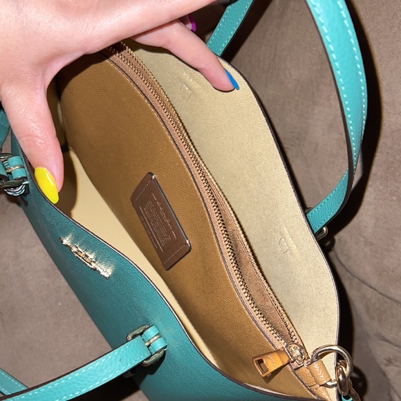 Coach Mollie Tote 25- used once - Picture 5 of 11